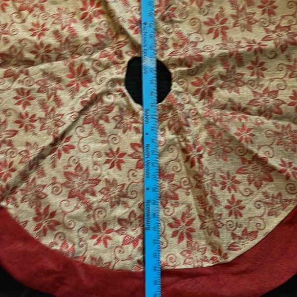 Christmas Tree Skirt - Picture 11 of 12